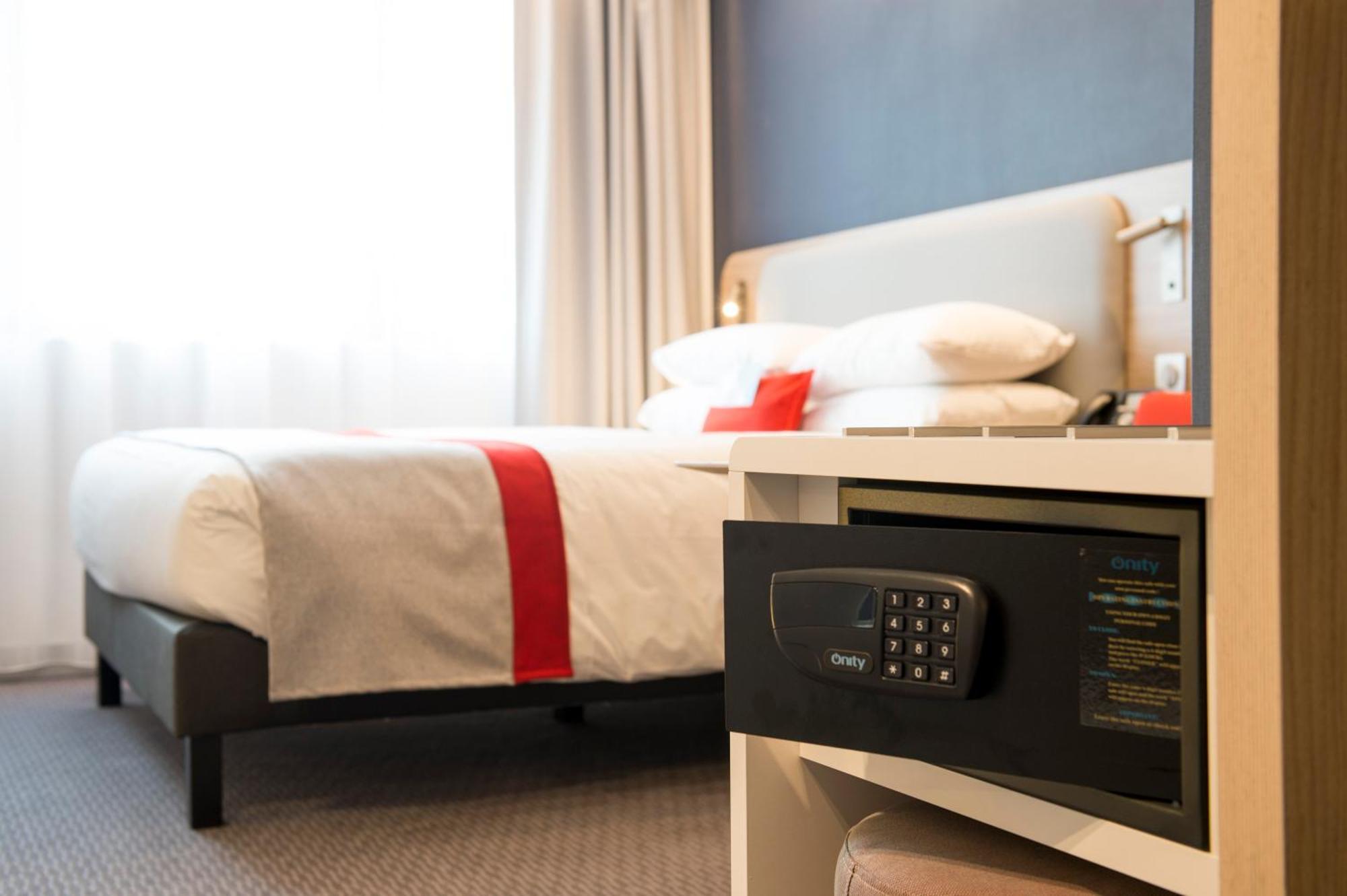 Standard Twin Room - Mobility Access,1271154142:JPEG